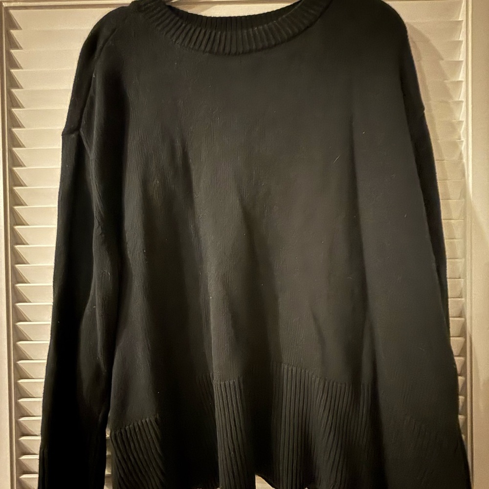 GAP Women's Black Crew Neck Sweater